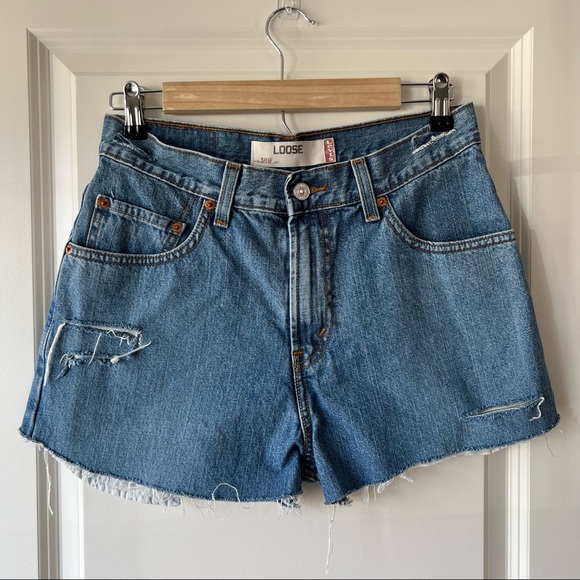 Levi’s Cut Off Denim Shorts - Picture 4 of 7